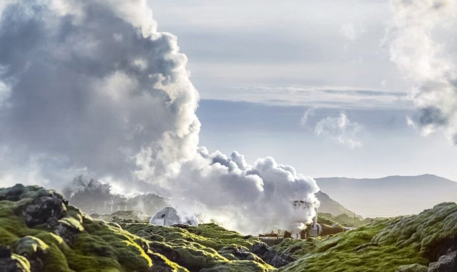 Hellisheiði Geothermal Exhibition: Entry and Audio Tour - Getting the timing right, winter versus summer hours