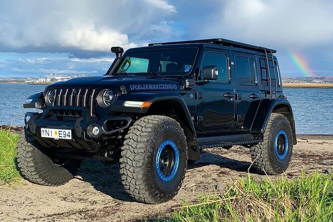 Highlights of Iceland / private guided super Jeep tour - Into the ice cave: a controlled thrill, not a theme-park stop