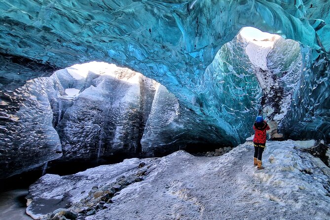 Ice Cave and Glacier Walk into Blue Glacier Canyon - Where you start: Jökulsárlón Glacier Lagoon is the right kickoff