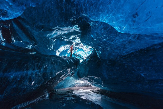Ice Cave Tour in the National Park of Vatnajökull - How the Guides Shape the Experience, From Axel to David