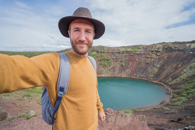 Iceland´s Golden Circle Minibus daytour - Geysir and Strokkur: timing the eruptions
