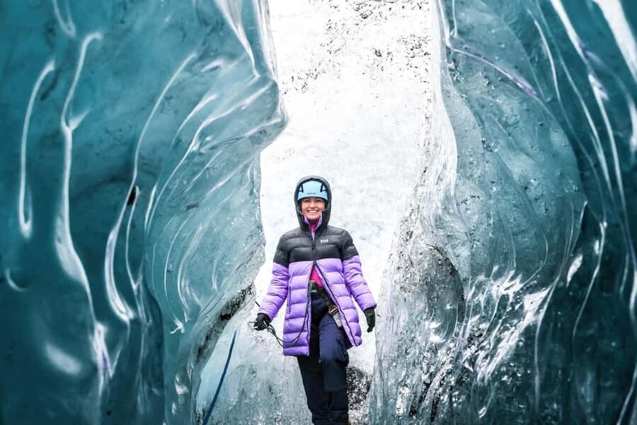 Iceland: Vatnajokull Glacier Hike and Ice Cave Tour - First steps on Falljökull: the safety briefing that makes the hike possible