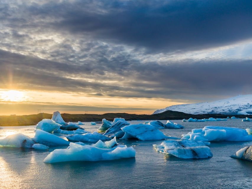Jökulsárlón Floating Glacier & Diamond Beach Day Tour - Leaving Reykjavík: why the long drive is part of the point