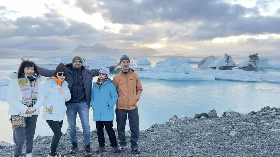 Jökulsárlón Floating Glacier & Diamond Beach Day Tour - Vatnajokull viewpoints: seeing the largest glacier in Europe