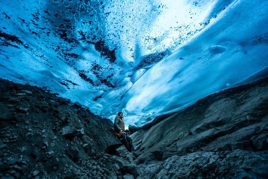 Jökulsárlón: Glacier Hike to a Remote Ice Cave - From the Jökulsárlón main parking to Breiðamerkurjökull by 4x4