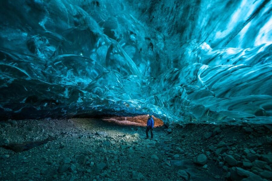 Jökulsárlón: The Original Ice Cave Tour on Vatnajökull - Breiðamerkurjökull blue ice features: what you see and why it looks blue