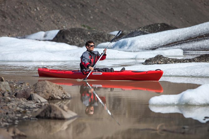 Kayaking on the Sólheimajökull Glacier Lagoon - What the dry suit (and booties, gloves) means for comfort