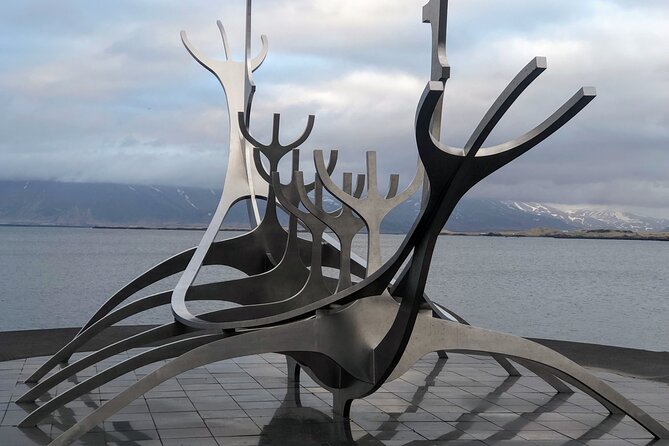 Keflavik International Airport Private Transfer To/From Reykjavik - One-Way vs Round-Trip: How to Choose Without Overpaying