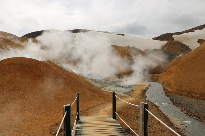 Kerlingarfjöll Highlands Day Tour in a 4X4 from Akureyri - Stop 1: Hveravellir hot springs and the geothermal walk