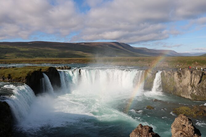 Lake Mývatn and Goðafoss Shared Shore Excursions - Guides and comfort: what you actually get in the van
