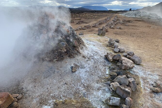 Lake Myvatn Private Day Tour Mývatn, Godafoss Waterfall for Cruise Ships - Lake Mývatn Main Sites, Where Steam and Mud Steal the Show