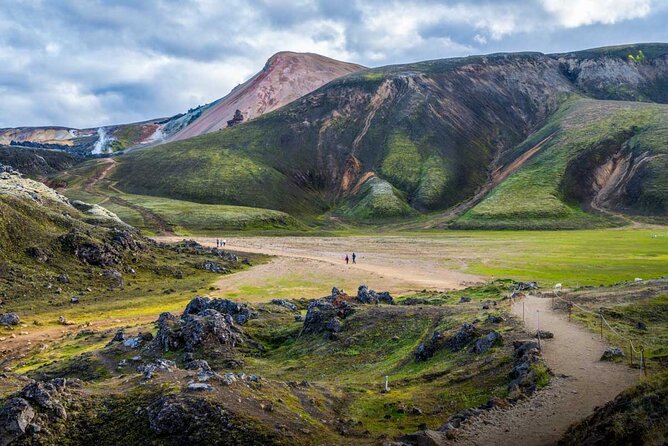 Landmannalaugar Hiking, Haifoss Waterfall and Hot Springs Tour - Hjálparfoss: a short stop with a strong color payoff