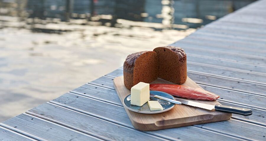 Laugarvatn Fontana: Geothermal Bread-Baking Experience - A cold-weather reality check at the geothermal bakery