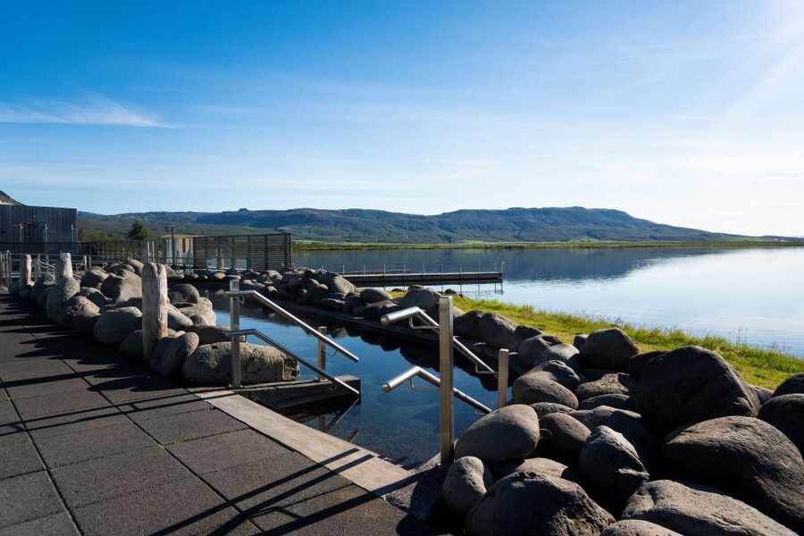 Laugarvatn: Laugarvatn Fontana Geothermal Baths Entry Ticket - What to bring, what you can rent, and what arrival feels like