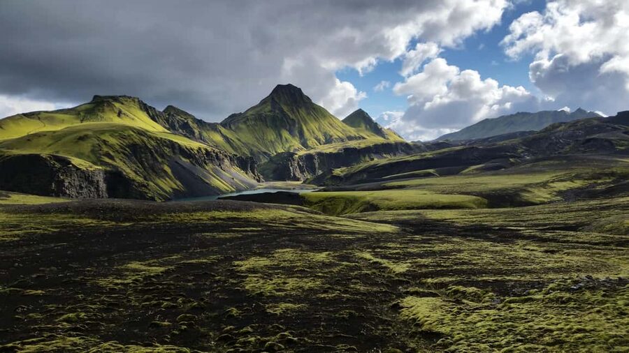 Laugavegur Photography Tour – Capture Iceland’s Wild Heart - Frostastaðavatn and Ljótipollur: the crater lake photo stop