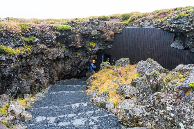 Lava Caving Experience - The guide experience: storytelling that makes the cave click