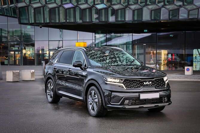 Luxury Private Transfer from Reykjavik to Keflavik Airport - Hotel pickup to KEF, with no guesswork