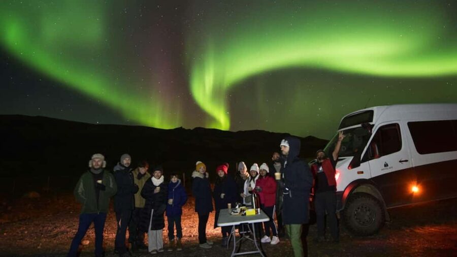 Northern Lights: 4x4 Adventure with Treats, Photos & Cocoa - A 4x4 Northern Lights chase, with warm treats and real photo help