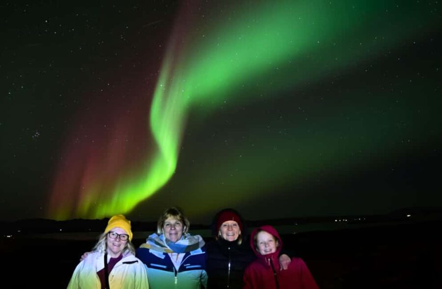 Northern Lights: 4x4 Adventure with Treats, Photos & Cocoa - Cocoa and pastries: why warm snacks are more than a bonus
