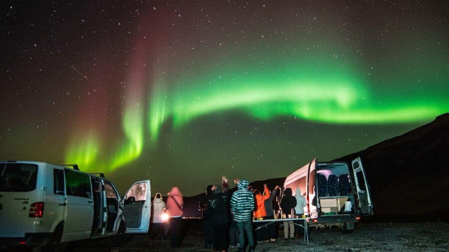 Northern Lights: 4x4 Adventure with Treats, Photos & Cocoa - Reykjavik pickup and why the meeting points matter