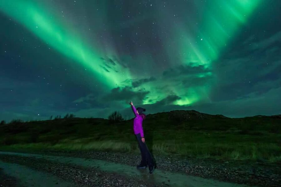 Northern Lights 4x4 Super, Photos, Hot Cocoa, Pastries - Vehicle Comfort and Onboard Extras (Wi-Fi, Too)