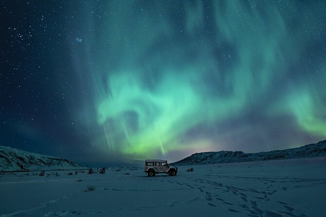 Northern Lights 4x4 Tour with Pastries and Cocoa from Reykjavik - 4x4 Minibus Comfort and the Small-Group Advantage