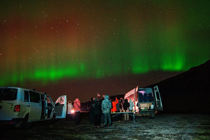 Northern Lights 4x4 Tour with Pastries and Cocoa from Reykjavik - Comfort Stops: Hand Warmers, Hot Chocolate, and Icelandic Pastries