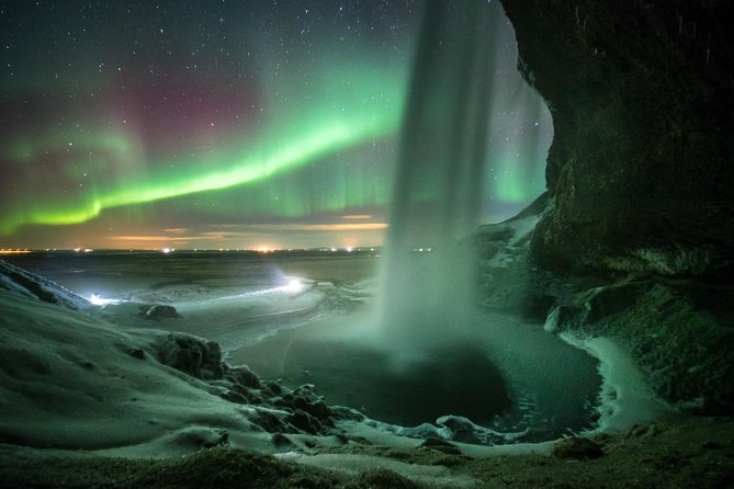 Northern Lights Bus Tour from Reykjavik with Hot Chocolate - What to wear: your aurora survival kit