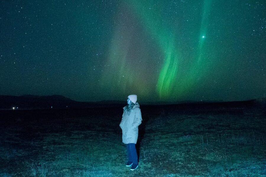 Northern Lights in Mini Bus, Photos, Hot Cocoa and Pastries - Blankets, Hot Cocoa, and Icelandic Pastries in the Cold