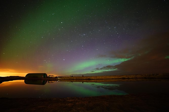 Northern Lights Minibus Tour with Hot Cocoa, Blankets & Photos - Small Group Energy: Why 28 Travelers Feels Different