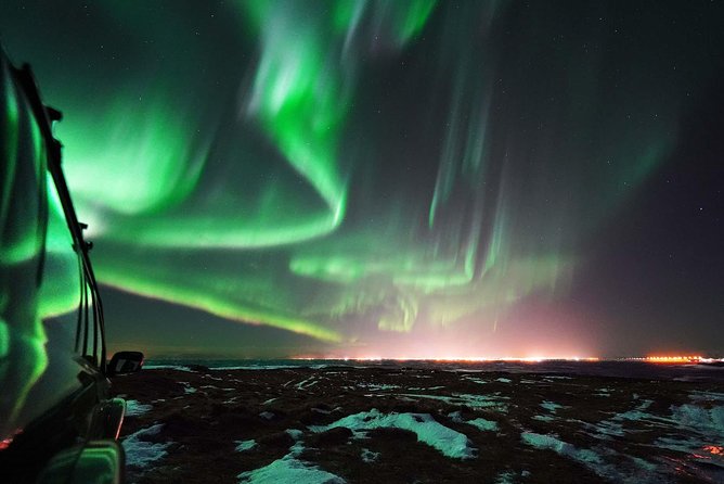 Northern Lights Private Super Jeep Tour with Photos - Warm drinks, Icelandic liqueur, and the photo factor