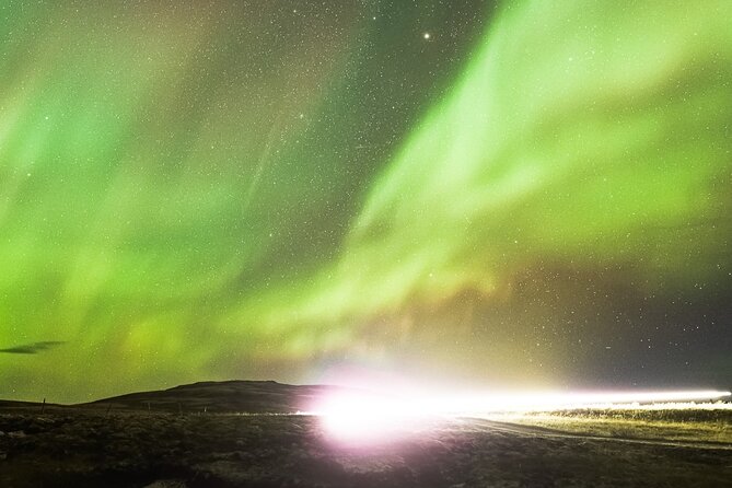 Northern Lights Small Group Tour from Reykjavik with Free Photos - Snacks, Hot Chocolate, and How to Stay Comfortable Outside