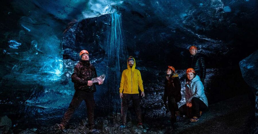 Premium Blue Ice Cave Tour - hot soup & hot drink incl. - Fjallsárlón Frost Restaurant: your warm start before the ice