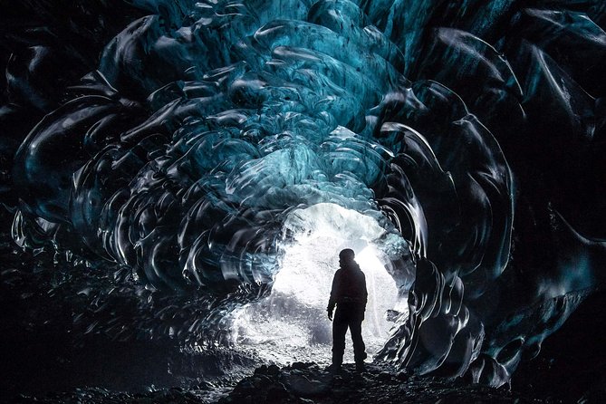 Private 2-Day Glacier Lagoon, Ice Cave and Northern Lights - Day 2: Jökulsárlón lagoon sets the scene before the ice caves
