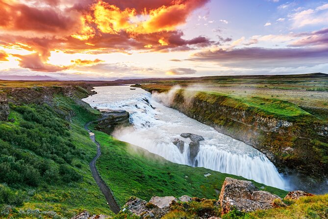 Private Golden Circle & Blue Lagoon tour - Thingvellir National Park: parliament history plus two continents in motion