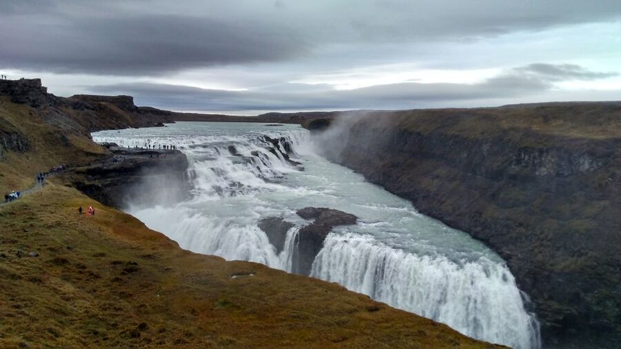 Private Golden Circle Tour with 5+ Stops from Reykjavik - Gullfoss 32-meter plunge: how the viewpoint time adds up