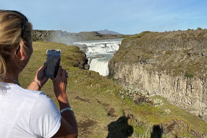 Private Guided Tour Golden Circle & Friðheimar Greenhouse Iceland - The comfort and service that make a long day easier