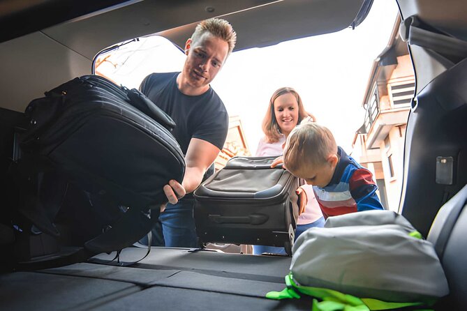 Private Hotel Transfer: Reykjavik to Keflavik Airport: upto 8 PAX - Pickup timing that actually helps your flight plan