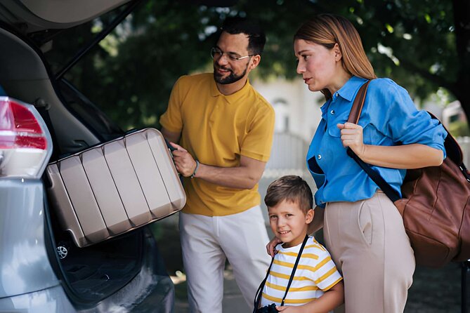 Private Hotel Transfer: Reykjavik to Keflavik Airport: upto 8 PAX - Pricing that makes sense for families and small groups