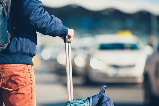 Private Keflavik Airport Transfer (One Way) - The drive to Reykjavik: comfort plus real information