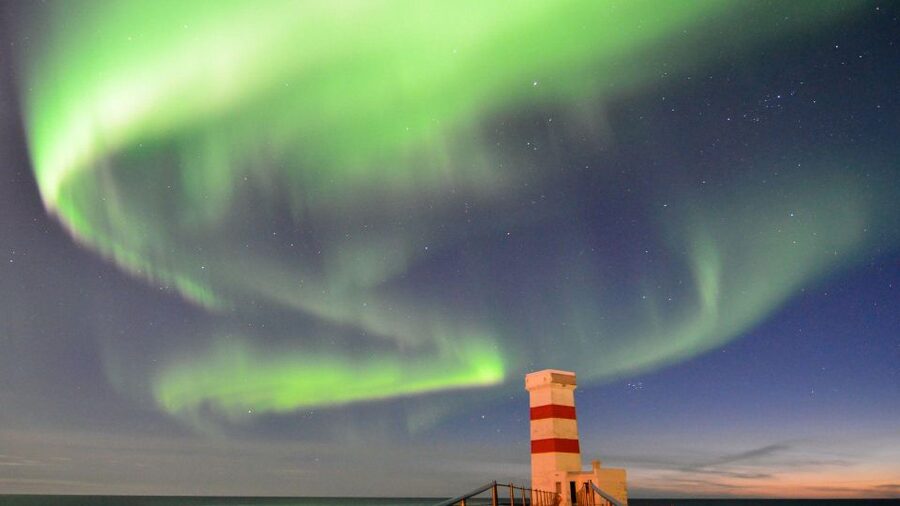 Private Northern Lights Tour - Hot chocolate and pastries: why that included detail matters
