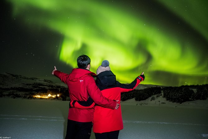 Private Northern lights with photographs - During the hunt: prime viewing locations and the comfort kit