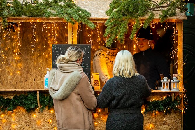 Private Reykjavik Christmas Walking Tour - Stop 5: Lækjartorg and the ferocious Christmas cat folklore
