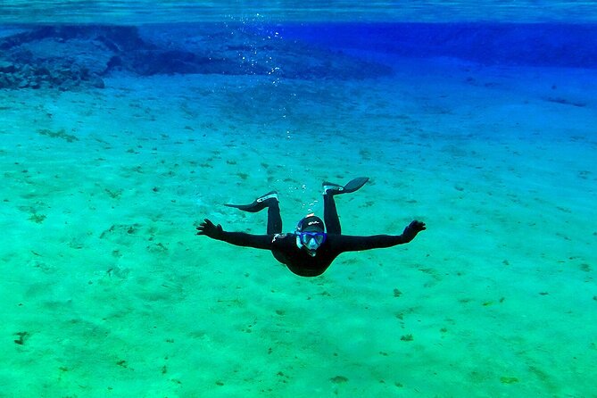 Private Silfra Snorkeling 6 p. group - Meet on Location - with Underwater Photos - Who should book this private Silfra snorkel, and who should skip it