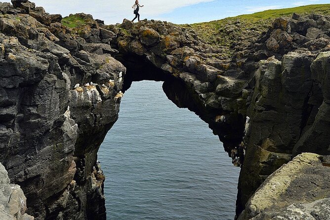 Private Snæfellsnes Peninsula day tour with 6+ Attractions - Stop 3: Kirkjufellsfoss, a short walk that pays off