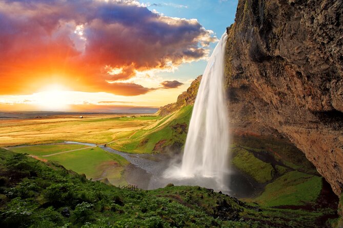 Private South Coast tour / Black Sand Beach, Waterfalls and more - Volcano Eyjafjallajökull: a brief stop with real-world context