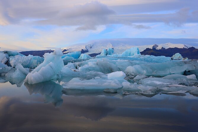 Private Tour Höfn: Jokulsárlón , Diamond Beach, Secret Glacier - Stop 3: Fellsfjara black sand beach and ice diamonds