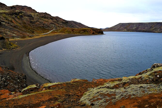 Private Transfer Reykjavik to Keflavik Airport - The Ride Comfort: WiFi, Water, and a Driver Who Sets the Tone