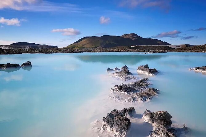 Reykjanes Explorer: Airport Transfer with Sightseeing Adventure - Entering the Reykjanes corridor: pickup, luggage, and mobile tickets