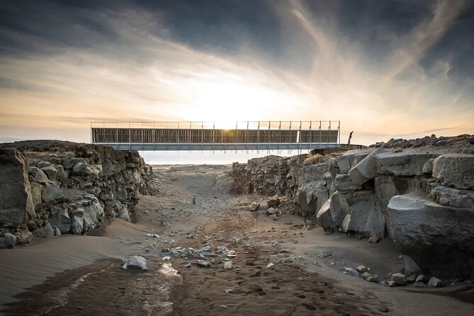 Reykjanes Explorer: Airport Transfer with Sightseeing Adventure - Stop 4: Gunnuhver Hot Springs mud pool, Iceland’s boiling centerpiece